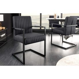 Szánkótalpas szék Boss II kéztámlával fekete bőr