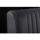 Szánkótalpas szék Boss II kéztámlával fekete bőr