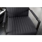 Szánkótalpas szék Boss II kéztámlával fekete bőr